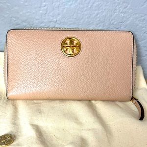 Tory Burch wallet